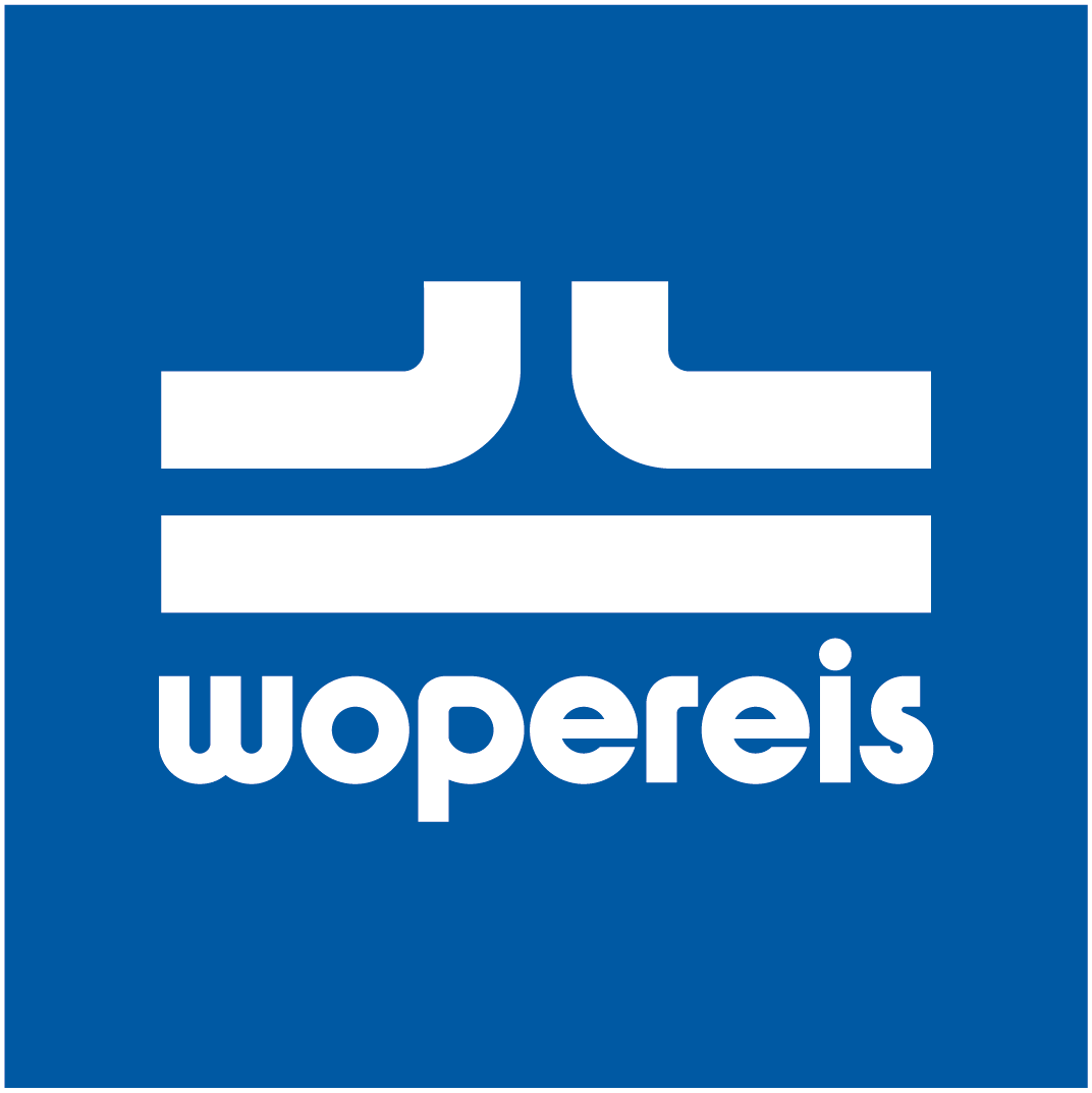 Logo Wopereis Gestapeld Wit Met Blauw Vierkant